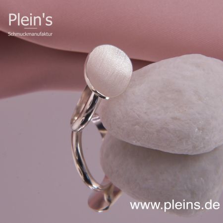 Ring mit Platte Silber poliert diamantiert